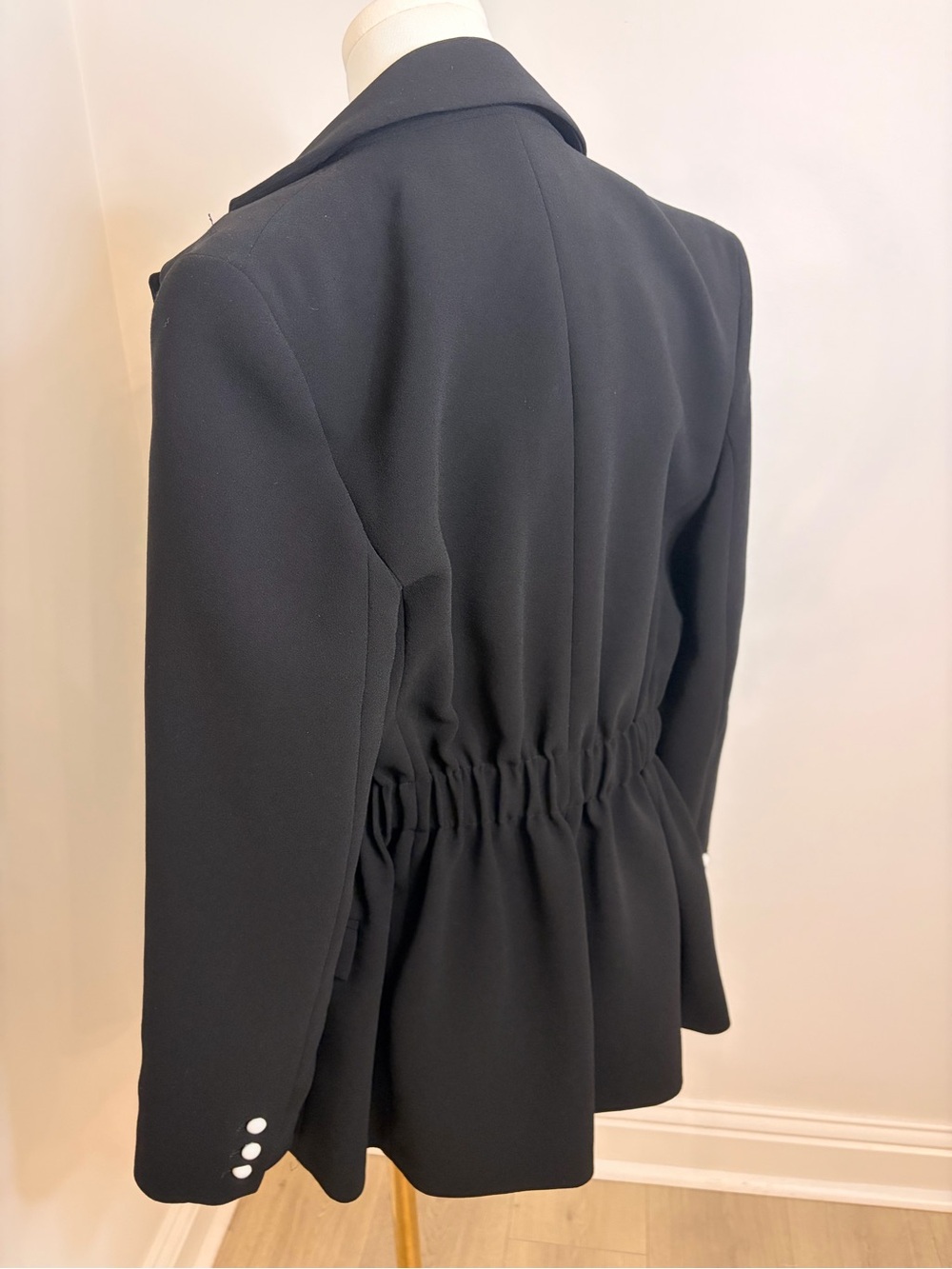 NWT LOLA JACKET In Black With Ruched Back Size 6US - Picture 8 of 13